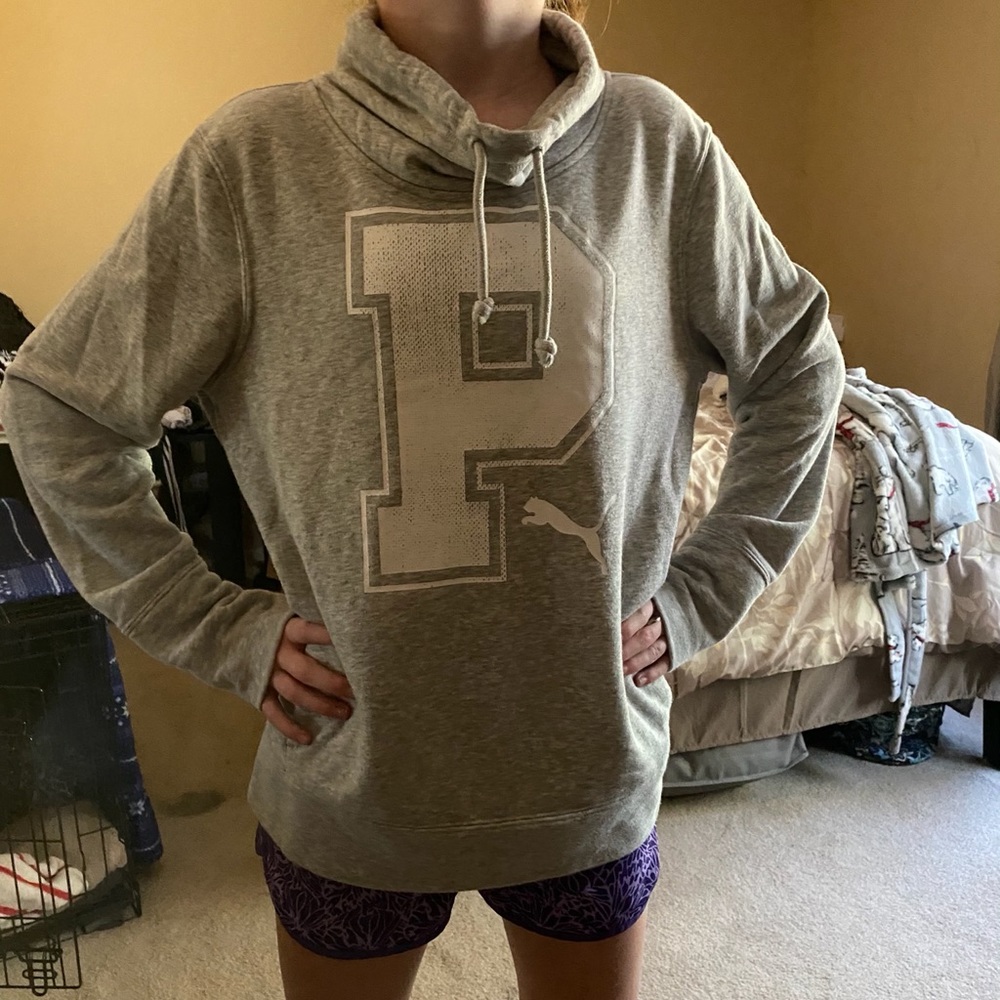 Grey Puma sweatshirt without hood